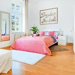 Bis 6 Personen - Helle, Ruhige Whg, 2 Baeder, Dd Neustadt, Top Lage