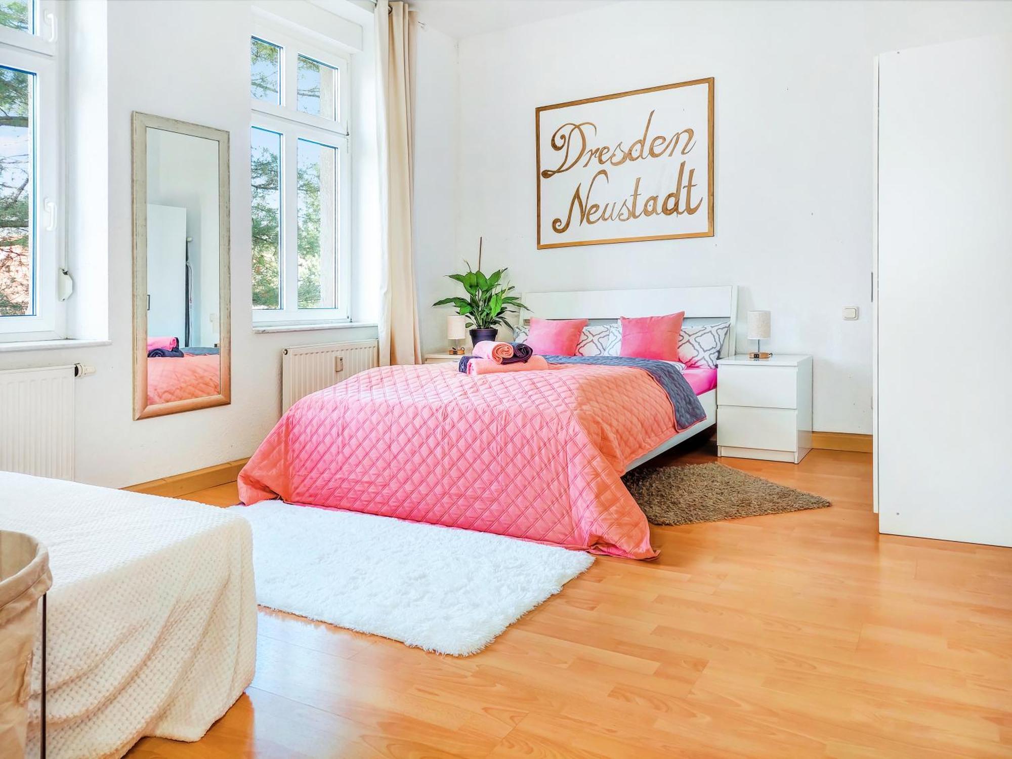 Apartment Bis 6 Personen - Helle, Ruhige Whg, 2 Baeder, Dd Neustadt - Lage *
